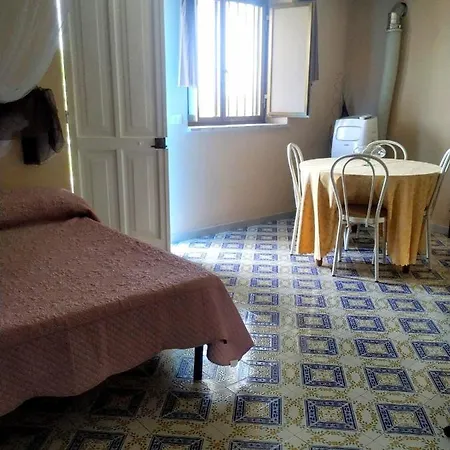 Country House And Orchard 5 Minutes From The Beach Lägenhet *