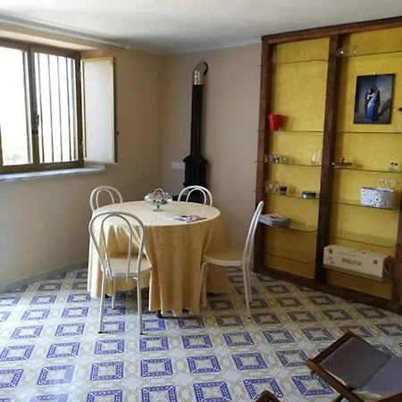 Country House And Orchard 5 Minutes From The Beach Lägenhet *